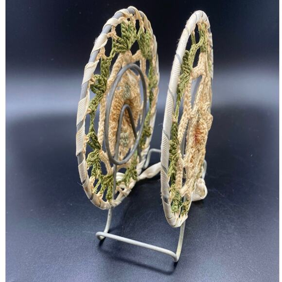 Vintage Handmade Floral Crochet Metal Napkin Holder Granny Chic‎ Cpttage Core - Picture 2 of 4